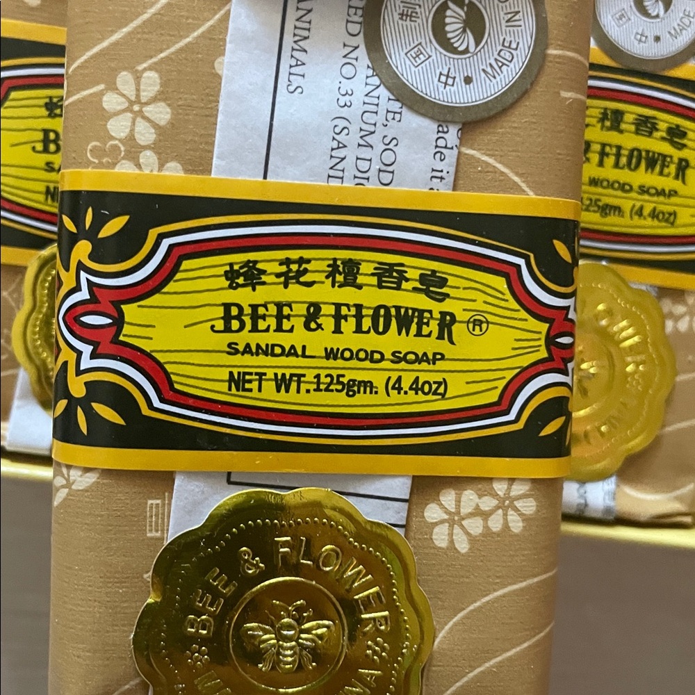 Bee & Flower Sandalwood soap. - Picture 3 of 4